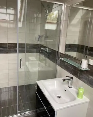 Dvojlozkova Izba S Vlastnou Kupelnou V Priemyselnej Zone 3*